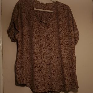 Short sleeve spotted blouse